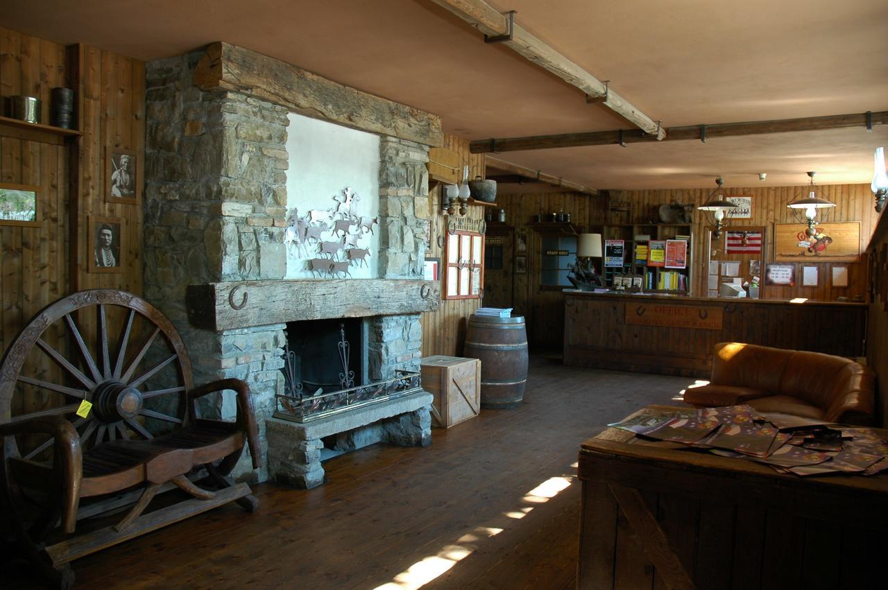 Hotel Cowboys Guest Ranch à Voghera Extérieur photo