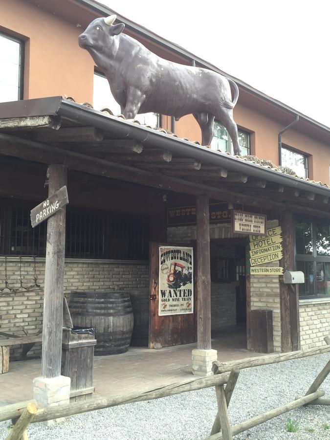 Hotel Cowboys Guest Ranch à Voghera Extérieur photo