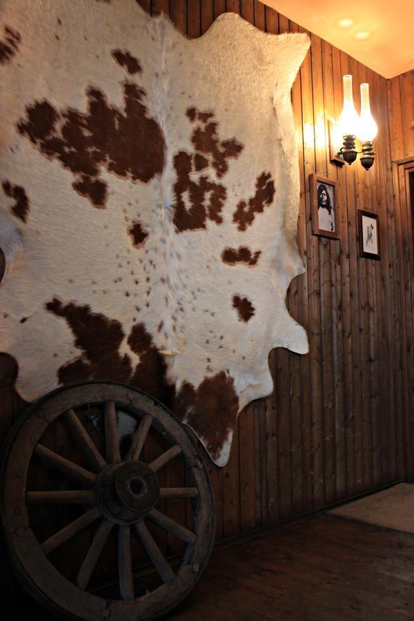 Hotel Cowboys Guest Ranch à Voghera Extérieur photo