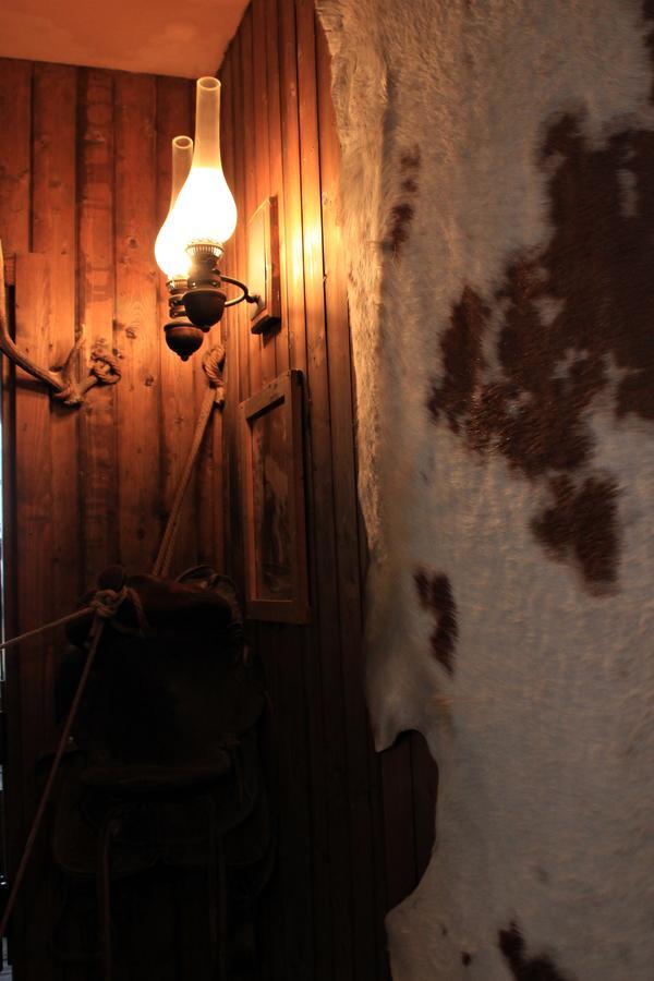 Hotel Cowboys Guest Ranch à Voghera Extérieur photo